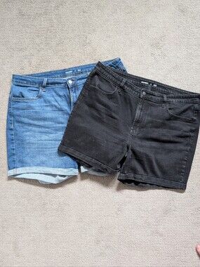 Old Navy Two-Pack Denim Shorts in Black and Light Blue